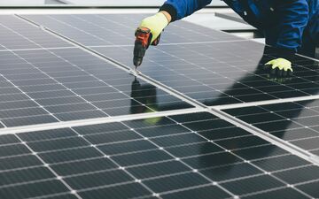 découvrez les aides financières disponibles en 2025 pour l'installation de panneaux solaires. optimisez votre projet d'énergie renouvelable et bénéficiez de subventions, crédits d'impôt et autres dispositifs pour rendre votre transition énergétique plus abordable.