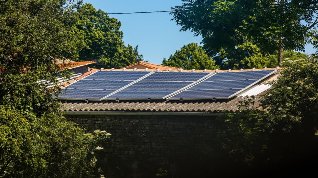 découvrez les pièges des arnaques liées aux panneaux solaires. informez-vous sur les signes à reconnaître, les solutions pour éviter les fraudes et les conseils pour un investissement sûr et rentable dans l'énergie solaire.