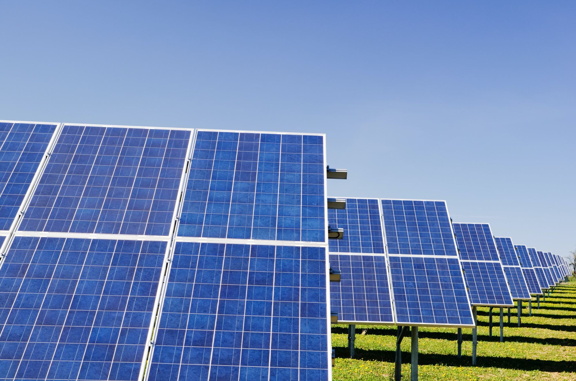 d&eacute;couvrez les avantages financiers des panneaux solaires : r&eacute;duisez vos factures d'&eacute;lectricit&eacute;, b&eacute;n&eacute;ficiez de subventions et d'incitations, et augmentez la valeur de votre propri&eacute;t&eacute; tout en contribuant &agrave; un avenir durable. adoptez l'&eacute;nergie solaire d&egrave;s aujourd'hui!