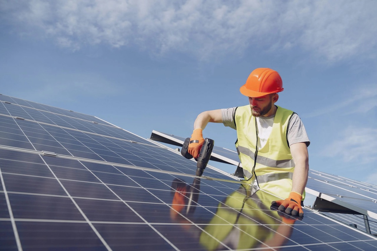 découvrez les nombreux avantages d'embaucher un installateur certifié de panneaux solaires. bénéficiez d'une installation professionnelle, d'une conformité aux normes, d'une meilleure efficacité énergétique et d'un accompagnement sur le long terme pour profiter pleinement de votre système solaire.
