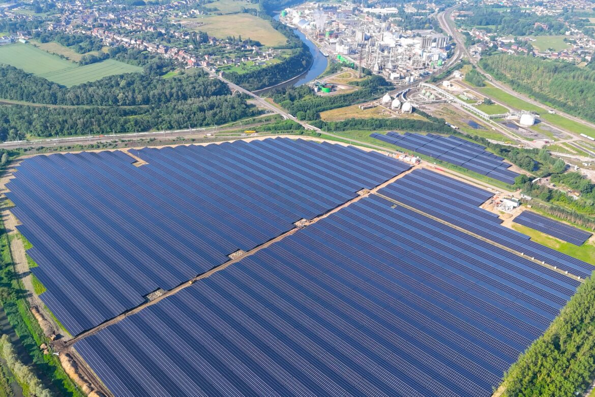 découvrez la centrale solaire flottante jo 2024, une innovation durable et écologique qui exploite l'énergie solaire sur l'eau. plongez dans l'avenir de la production d'énergie renouvelable et explorez les bénéfices environnementaux et économiques de cette technologie révolutionnaire.