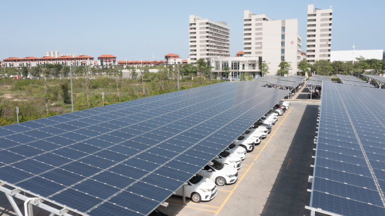 découvrez comment choisir le meilleur installateur de panneaux solaires en 2025. comparez les offres, vérifiez les certifications et assurez-vous d'une installation de qualité pour optimiser votre investissement énergétique.