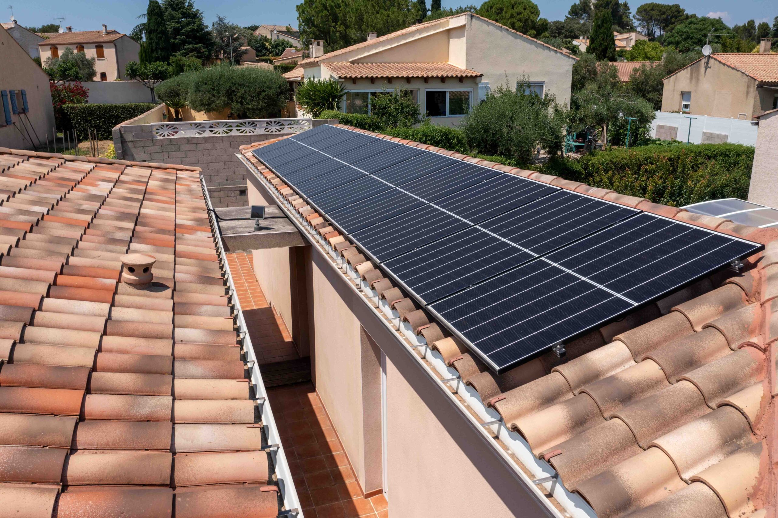 découvrez le coût d'installation d'une toiture avec un système de 3 kwc. comparez les prix, les matériaux, et les avantages d'une toiture photovoltaïque pour maximiser vos économies d'énergie et réduire votre empreinte carbone.