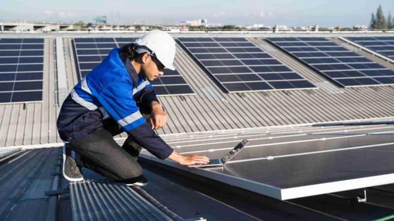 obtenez votre devis gratuit pour l'entretien de vos panneaux solaires. profitez d'un service professionnel et de conseils personnalis&eacute;s pour optimiser le rendement de votre installation solaire. contactez-nous d&egrave;s maintenant !