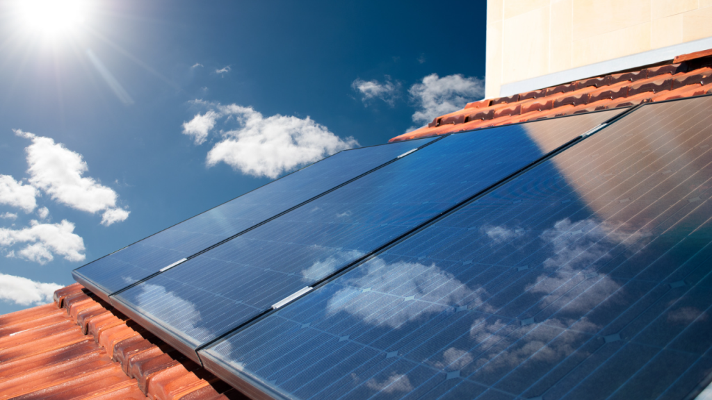 obtenez votre devis personnalis&eacute; pour l'installation de panneaux solaires. comparez les prix, d&eacute;couvrez les avantages des &eacute;nergies renouvelables et faites un geste pour l'environnement tout en r&eacute;duisant vos factures d'&eacute;lectricit&eacute;.