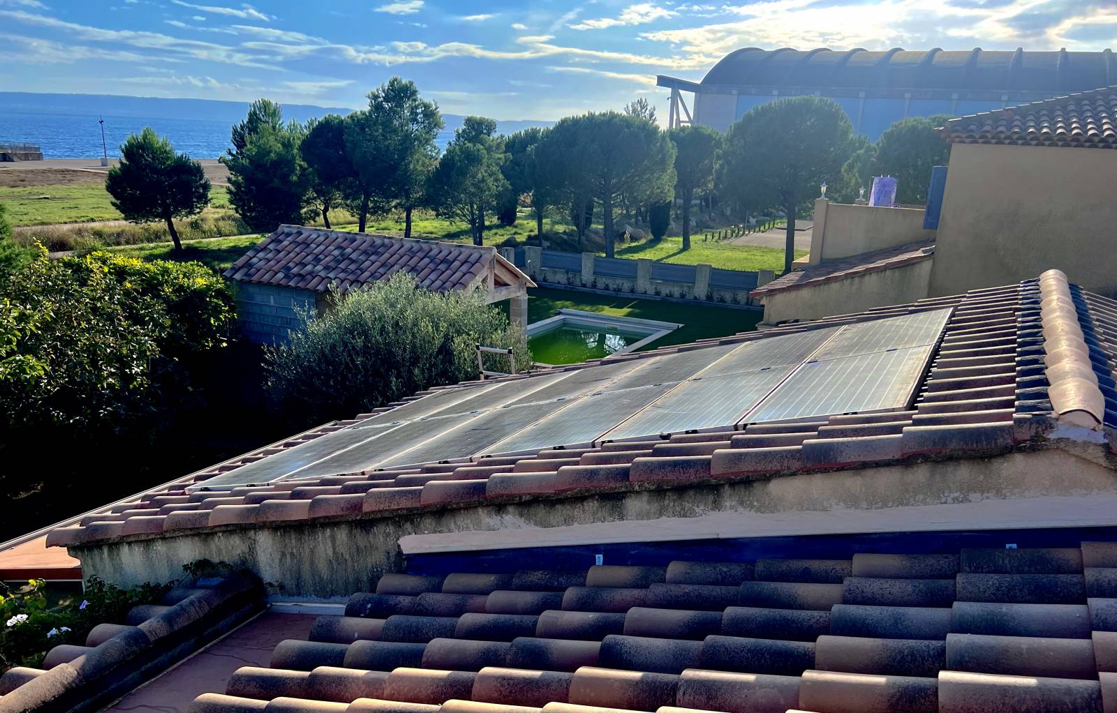 obtenez votre devis personnalis&eacute; pour l'installation de panneaux solaires &agrave; aix. profitez des b&eacute;n&eacute;fices d'une &eacute;nergie renouvelable tout en r&eacute;duisant vos factures d'&eacute;lectricit&eacute;. contactez-nous d&egrave;s maintenant pour une &eacute;valuation gratuite !