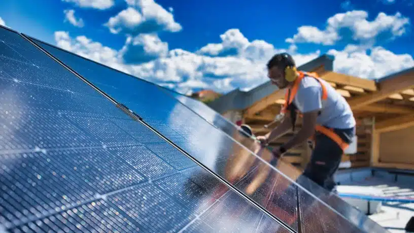 obtenez votre devis personnalis&eacute; pour l'installation de panneaux solaires &agrave; lyon. comparez les offres des professionnels et profitez d'une &eacute;nergie renouvelable pour r&eacute;duire vos factures d'&eacute;lectricit&eacute;.