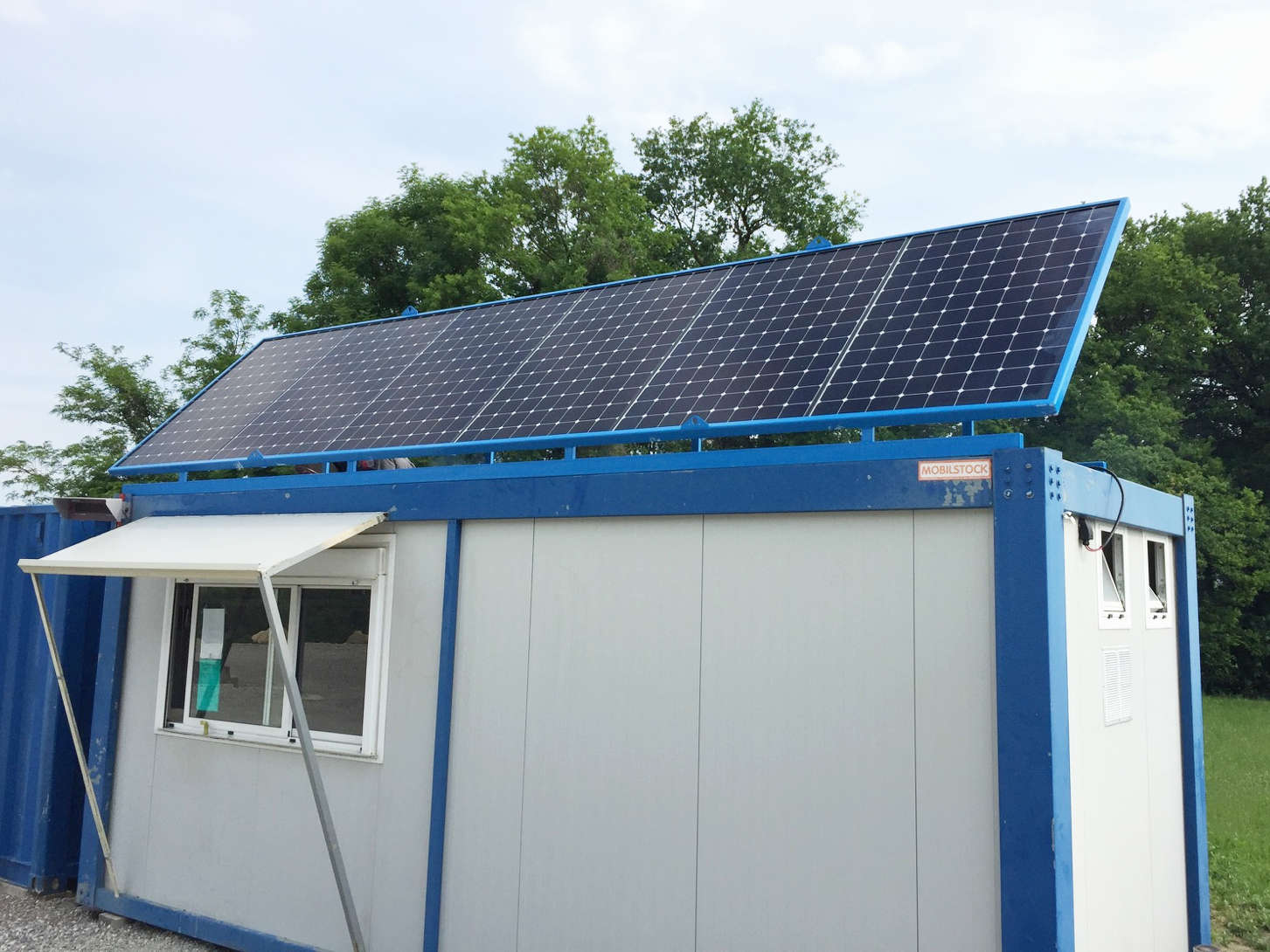 obtenez votre devis personnalisé pour l'installation de panneaux solaires à sion. profitez d'une énergie propre et réduisez vos factures d'électricité tout en contribuant à la protection de l'environnement. contactez-nous pour une estimation gratuite et des conseils adaptés à vos besoins.