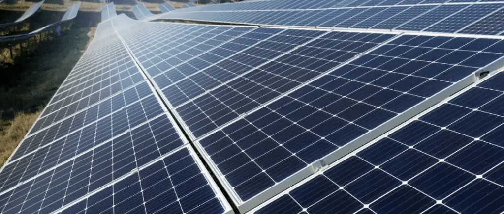 d&eacute;couvrez la dur&eacute;e de vie des panneaux solaires, les facteurs qui l'influencent et comment maximiser leur performance pour un investissement durable et &eacute;cologique.