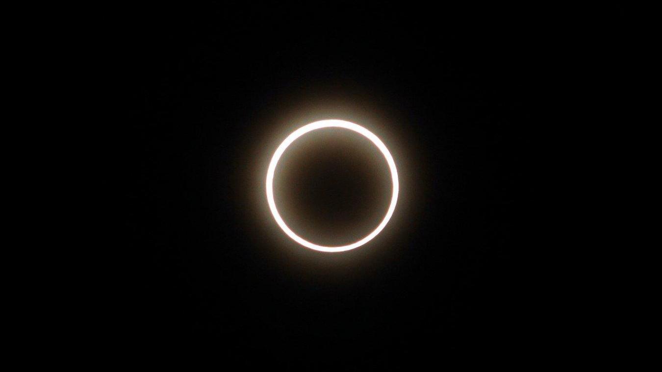 découvrez l'éclipse solaire partielle à paris, un événement astronomique fascinant à ne pas manquer. observez ce phénomène unique et profitez de conseils pratiques pour admirer ce spectacle céleste en toute sécurité.