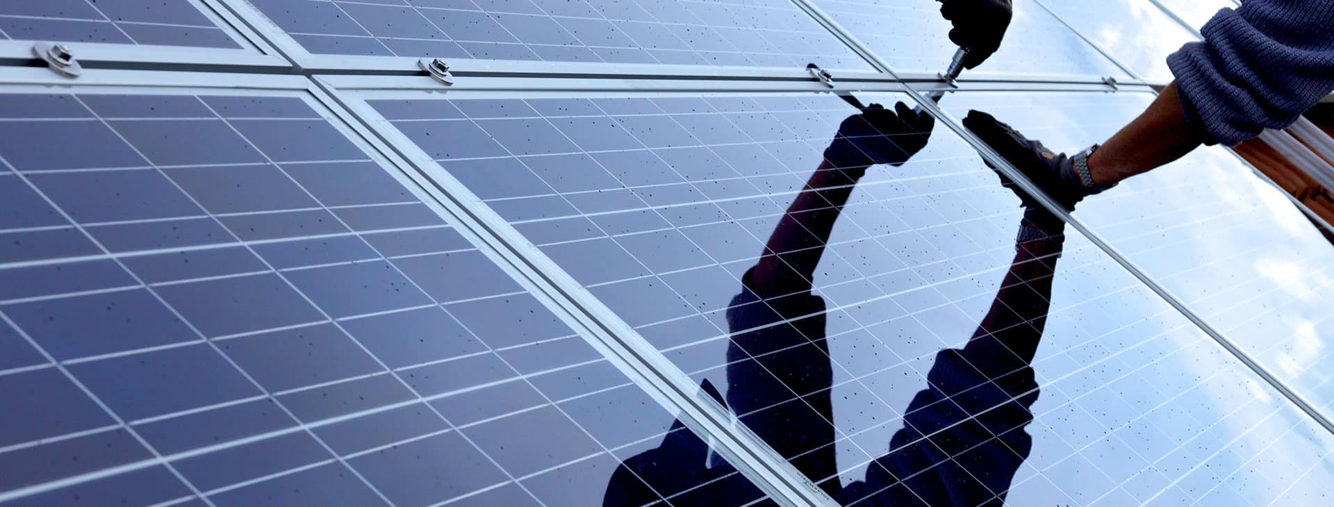 d&eacute;couvrez comment engager un installateur de panneaux solaires qualifi&eacute; pour optimiser votre consommation d'&eacute;nergie et r&eacute;duire vos factures. profitez d'une installation professionnelle, d'un service personnalis&eacute; et d'une expertise dans le domaine des &eacute;nergies renouvelables.