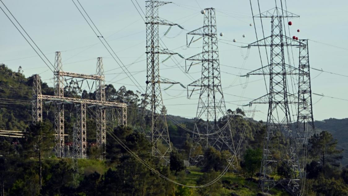 découvrez comment l'espagne s'engage vers une énergie 100% renouvelable. explorez les initiatives, les projets innovants et les défis relevés pour atteindre cet objectif ambitieux tout en préservant notre planète.
