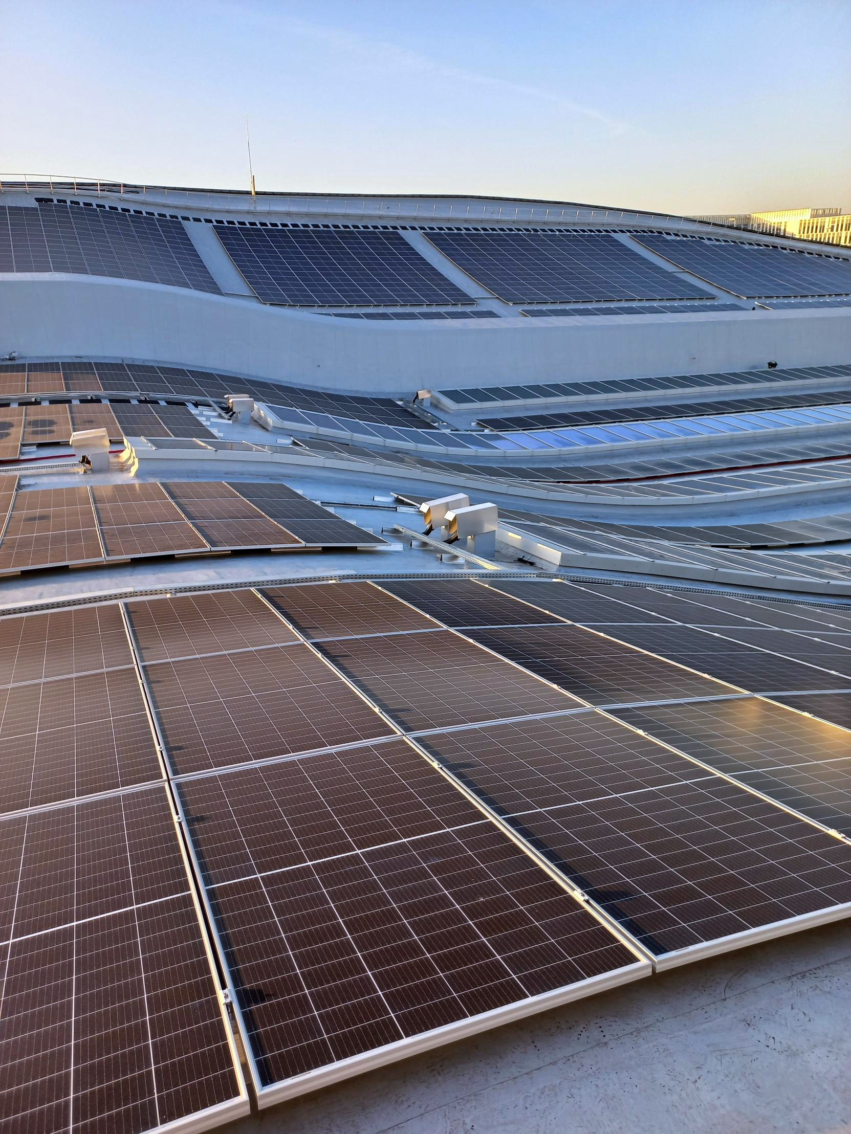 découvrez le projet innovant france 948 mwc, qui met en avant l'utilisation de panneaux solaires pour une énergie durable et renouvelable. explorez les avantages de cette initiative solaire et son impact sur l'environnement et l'économie.