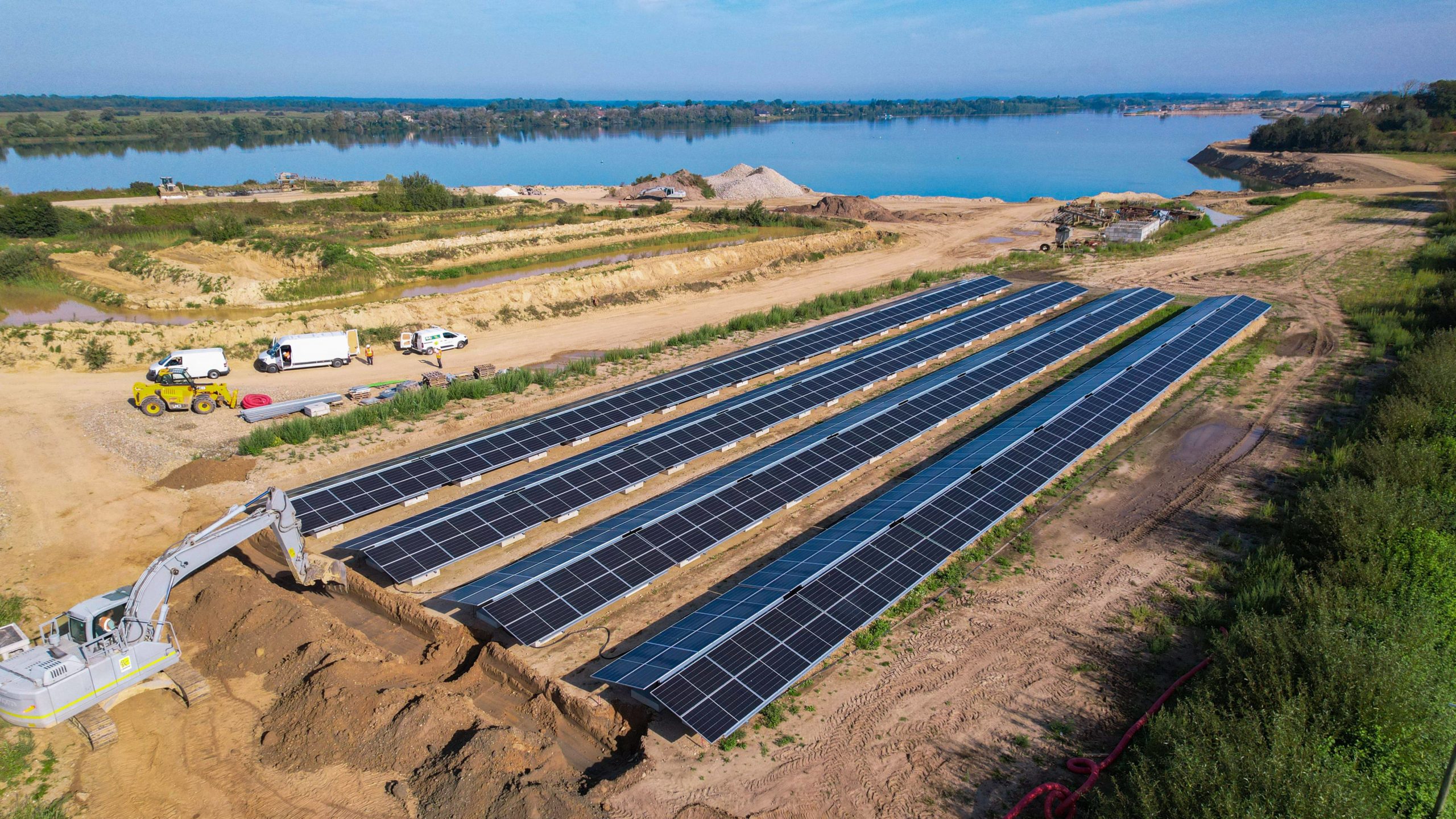 découvrez notre guide complet sur l'autoconsommation solaire. apprenez à maximiser votre production d'énergie solaire pour réduire vos factures d'électricité, favoriser l'environnement et devenir autonome énergétiquement.