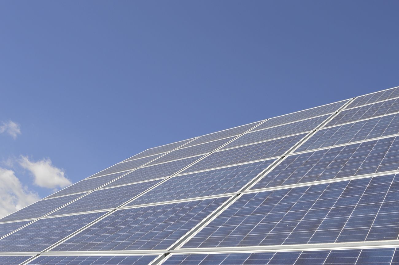 découvrez l'importance des simulations solaires pour optimiser l'efficacité énergétique des bâtiments. apprenez comment ces outils permettent de prédire le comportement solaire, d'améliorer le design architectural et de réduire les coûts d'énergie. explorez les avantages des simulations solaires dans la conception durable et l'intégration des énergies renouvelables.