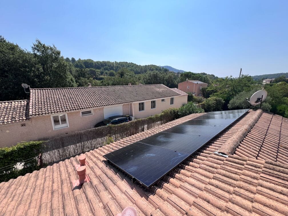 découvrez les avantages d'un investissement dans des panneaux solaires de 3 kwc. idéal pour réduire votre facture d'électricité, bénéficier d'aides financières et contribuer à une énergie renouvelable durable. informez-vous dès maintenant sur cette solution écologique et économique.