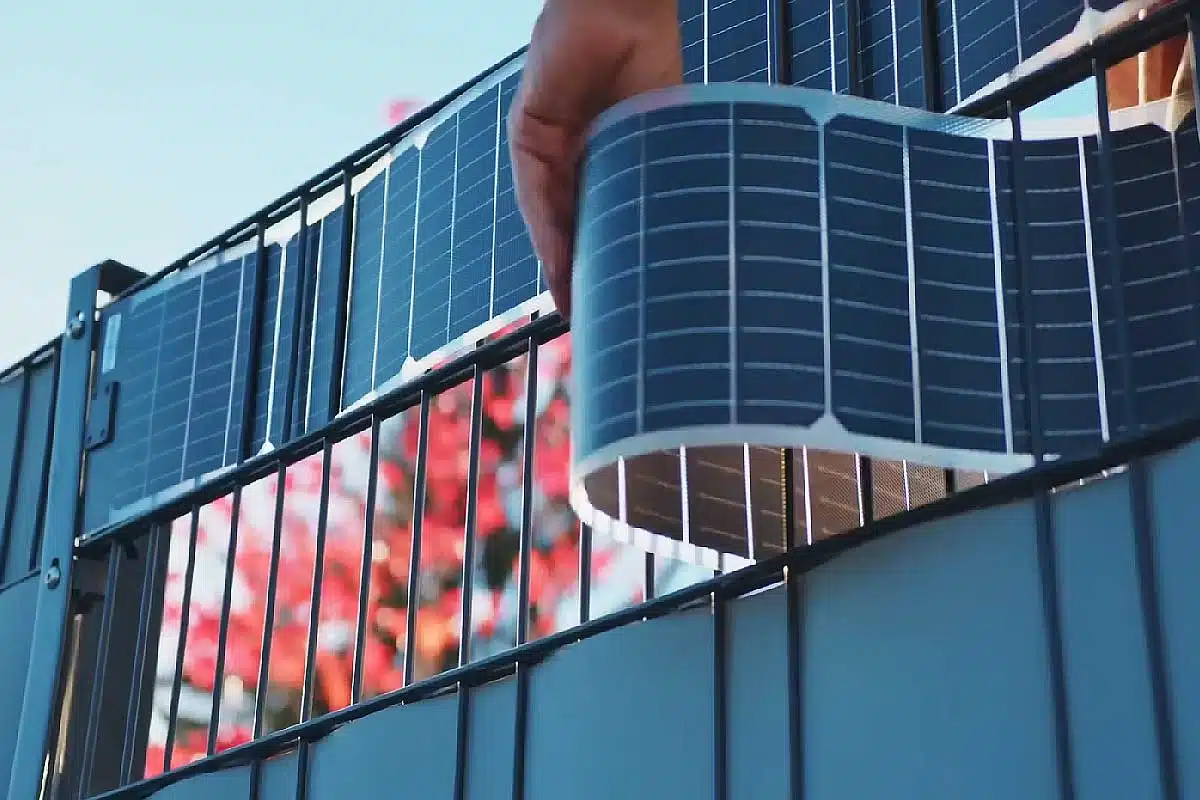 découvrez notre panneau solaire innovant pour pare-brise, une solution écologique qui utilise l'énergie du soleil pour alimenter vos appareils en voiture. profitez d'une conduite plus verte tout en rechargeant vos dispositifs électroniques où que vous soyez.