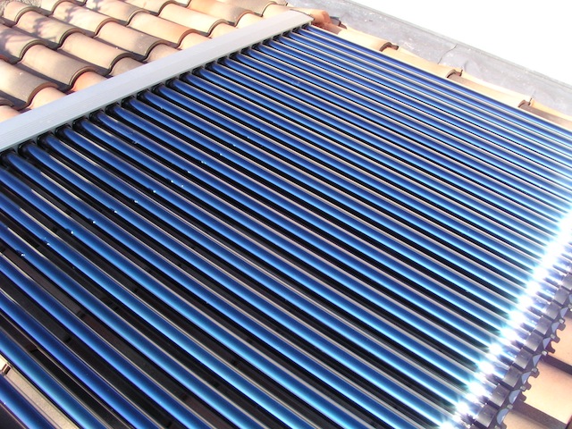d&eacute;couvrez les avantages des panneaux solaires thermiques, une solution &eacute;conomique et &eacute;cologique pour produire de l'eau chaude. optimisez votre consommation d'&eacute;nergie et r&eacute;duisez votre empreinte carbone gr&acirc;ce &agrave; cette technologie innovante et durable.