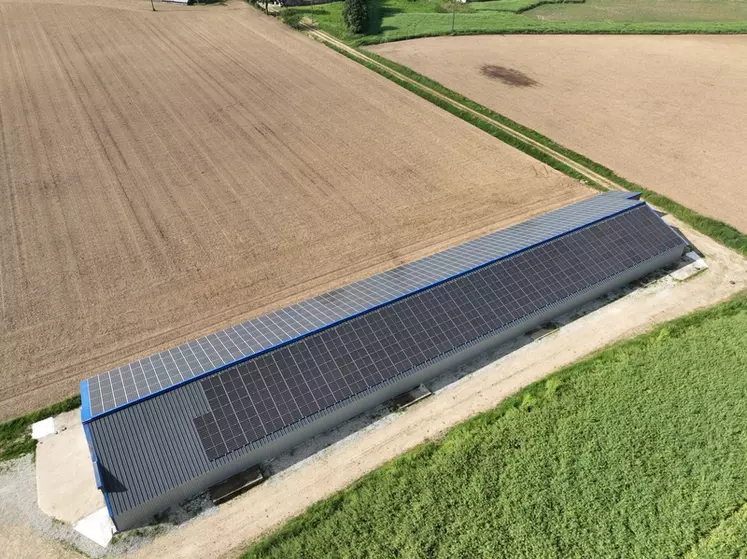 découvrez les panneaux solaires hétérojonction, une technologie innovante offrant un rendement énergétique supérieur et une efficacité accrue. explorez les avantages environnementaux et économiques de cette solution durable pour votre production d'énergie solaire.