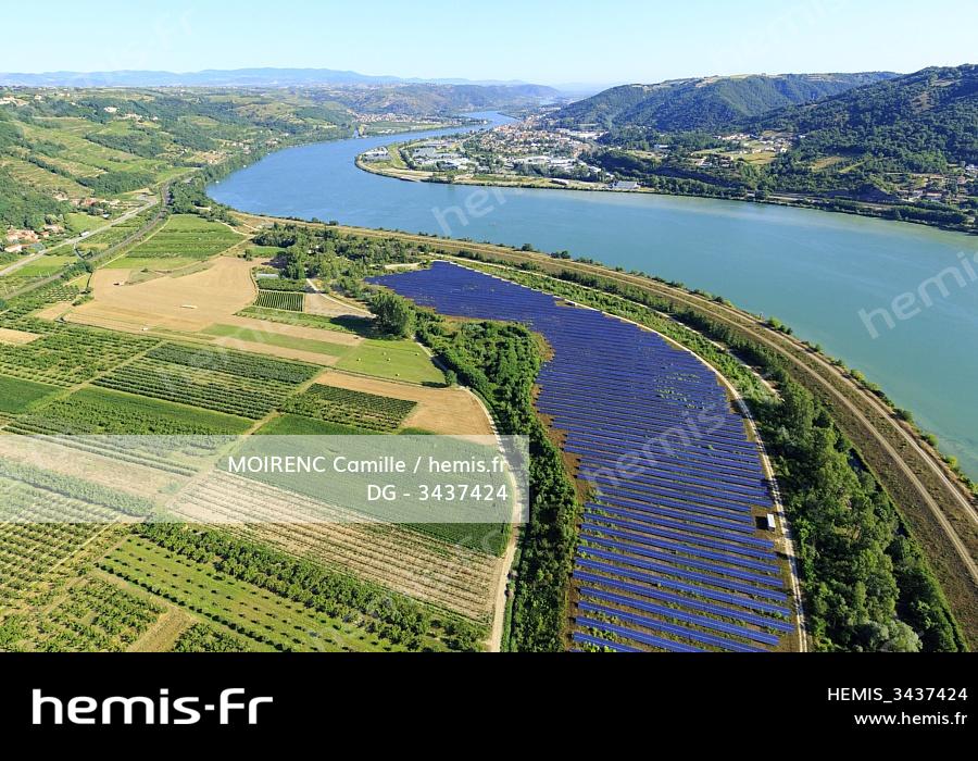 découvrez le parc photovoltaïque du rhône, une initiative innovante dédiée à la production d'énergie verte. explorez les avantages de l'énergie solaire, les technologies utilisées et l'impact environnemental positif de ce projet sur la région. engagez-vous pour un avenir durable !