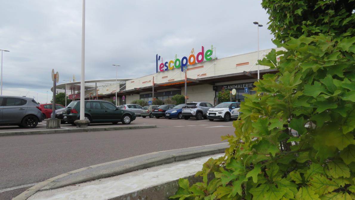 d&eacute;couvrez le projet solaire innovant carrefour greenyellow qui allie &eacute;nergie renouvelable et responsabilit&eacute; environnementale. engagez-vous pour un avenir durable en soutenant cette initiative qui transforme l'&eacute;nergie solaire en profit pour la plan&egrave;te.