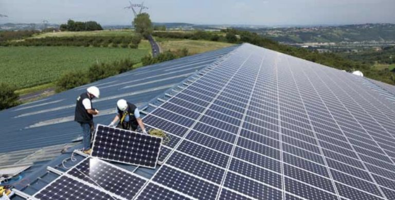 d&eacute;couvrez comment la r&eacute;volution photovolta&iuml;que transforme notre approche de l'&eacute;nergie renouvelable. explorez les derni&egrave;res innovations, les avantages &eacute;cologiques et &eacute;conomiques, et comment cette technologie contribue &agrave; un avenir durable.