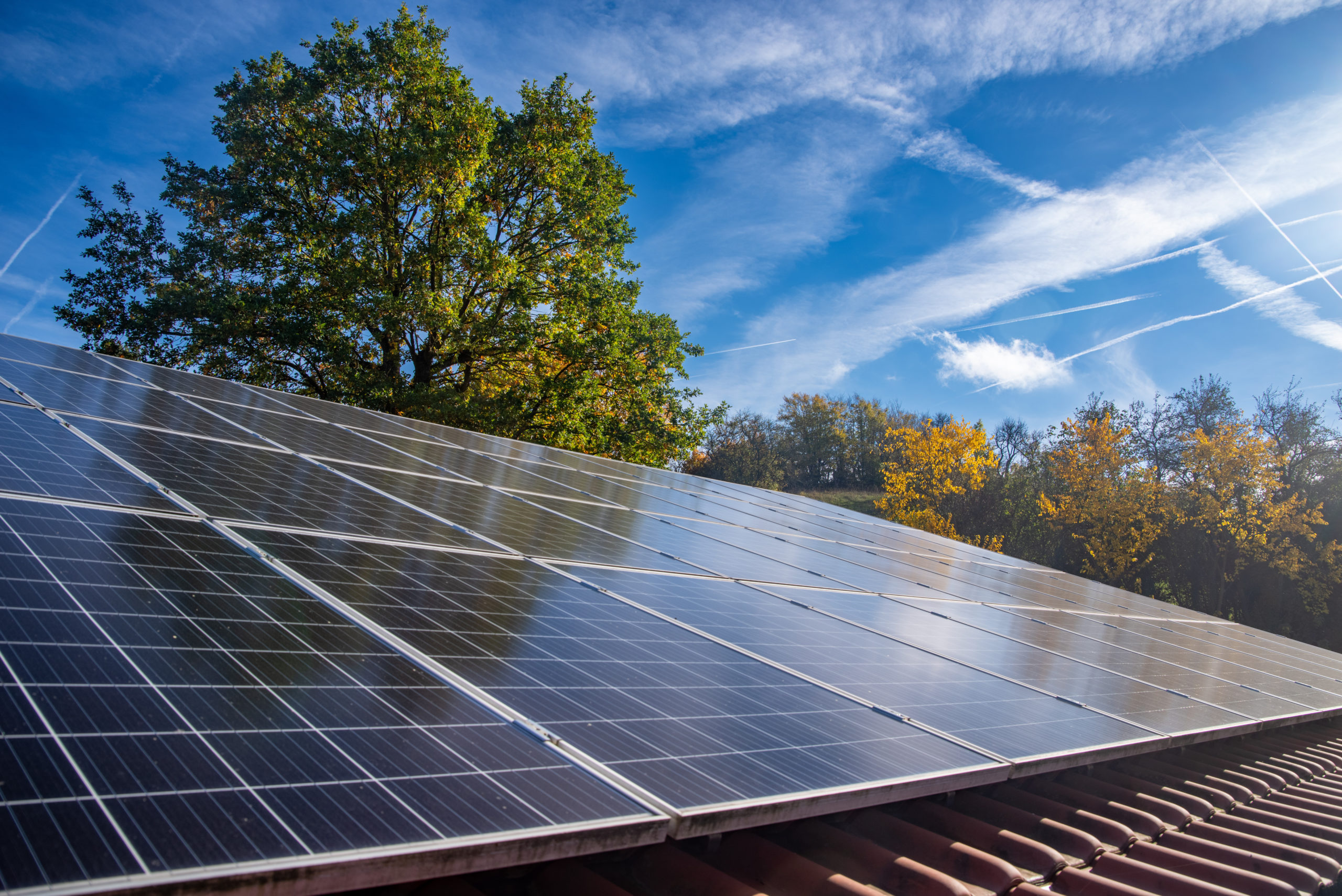découvrez notre simulateur de panneaux solaires qui vous aide à estimer la production d'énergie renouvelable pour votre maison. évaluez les économies potentielles, les coûts d'installation et les avantages écologiques d'une solution solaire adaptée à vos besoins.