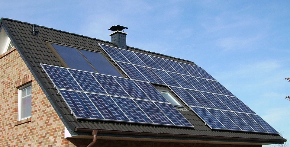 d&eacute;couvrez notre outil de simulation de panneaux solaires, qui vous permet d'&eacute;valuer la rentabilit&eacute; de votre investissement &eacute;nerg&eacute;tique. obtenez des estimations pr&eacute;cises sur les &eacute;conomies r&eacute;alis&eacute;es et l'impact environnemental gr&acirc;ce &agrave; notre simulateur convivial.