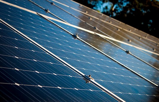 d&eacute;couvrez les tarifs des panneaux solaires en 2025 pour optimiser votre investissement &eacute;nerg&eacute;tique. comparez les prix, les aides disponibles et les meilleures offres du march&eacute; pour adopter une &eacute;nergie renouvelable et r&eacute;duire vos factures d'&eacute;lectricit&eacute;.