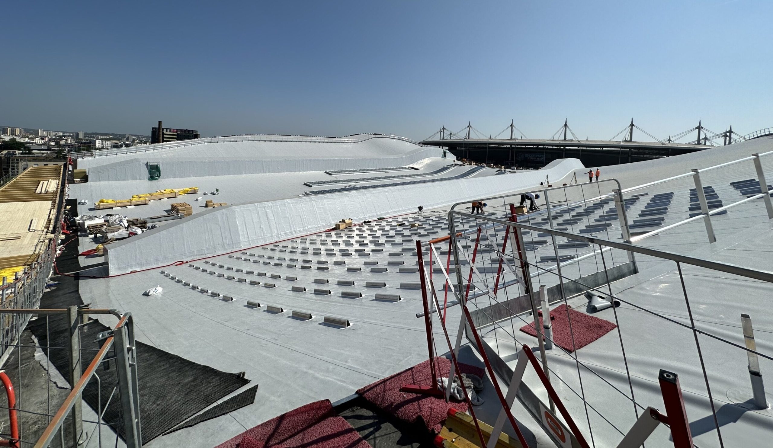 d&eacute;couvrez les toitures photovolta&iuml;ques jo 2024, une solution moderne et durable pour produire votre propre &eacute;nergie solaire. optimisez vos &eacute;conomies tout en participant &agrave; l'&eacute;v&eacute;nement sportif le plus attendu de l'ann&eacute;e. explorez les avantages &eacute;cologiques et &eacute;conomiques des installations photovolta&iuml;ques adapt&eacute;es aux besoins de votre logement.