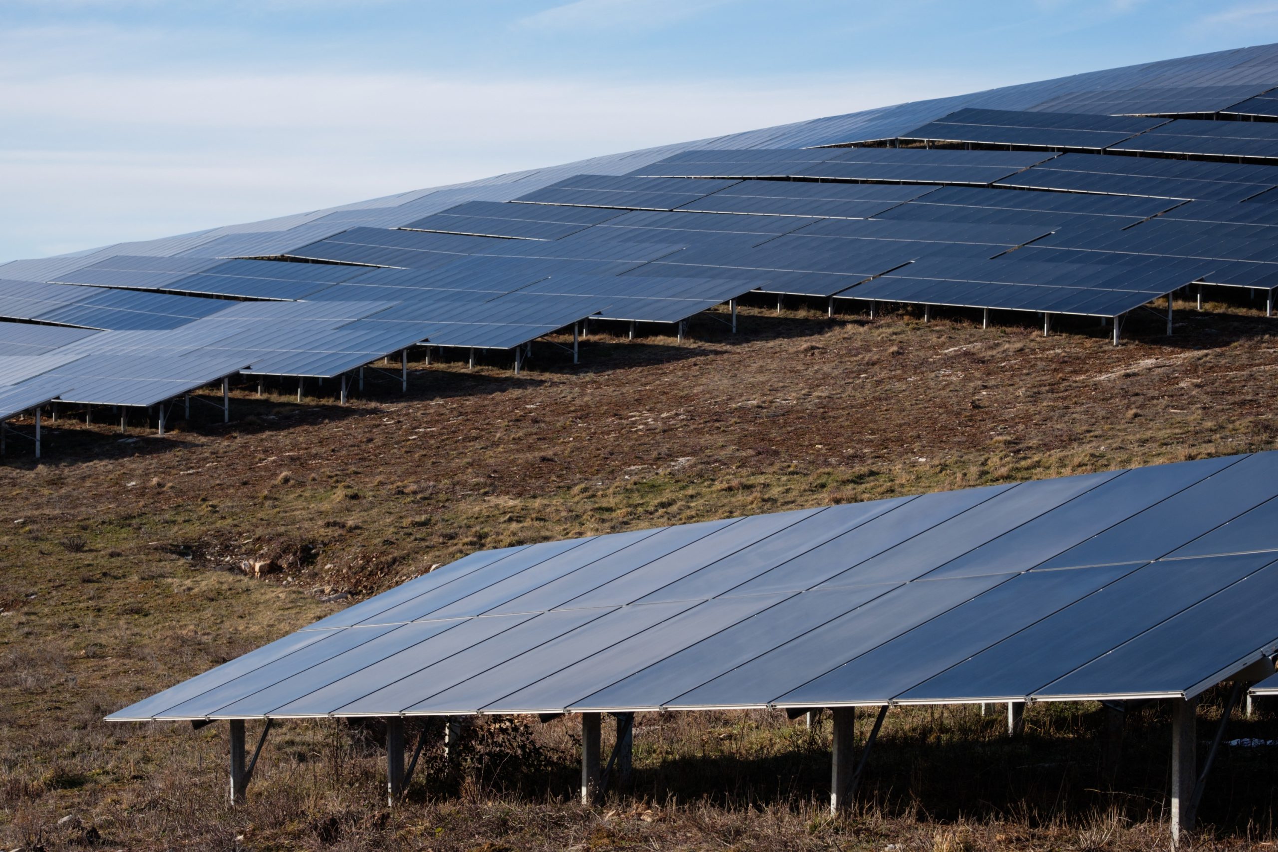 découvrez tout sur les tribunaux spécialisés dans les litiges concernant les panneaux solaires. informez-vous sur vos droits, les réglementations en vigueur et les procédures judiciaires relatives à l'énergie solaire en france.
