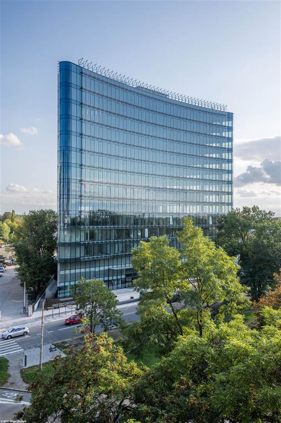 découvrez les avantages des vitrages solaires pour améliorer l'efficacité énergétique de votre maison. profitez de la lumière naturelle tout en réduisant votre consommation d'énergie grâce à nos solutions innovantes de vitrage solaire.