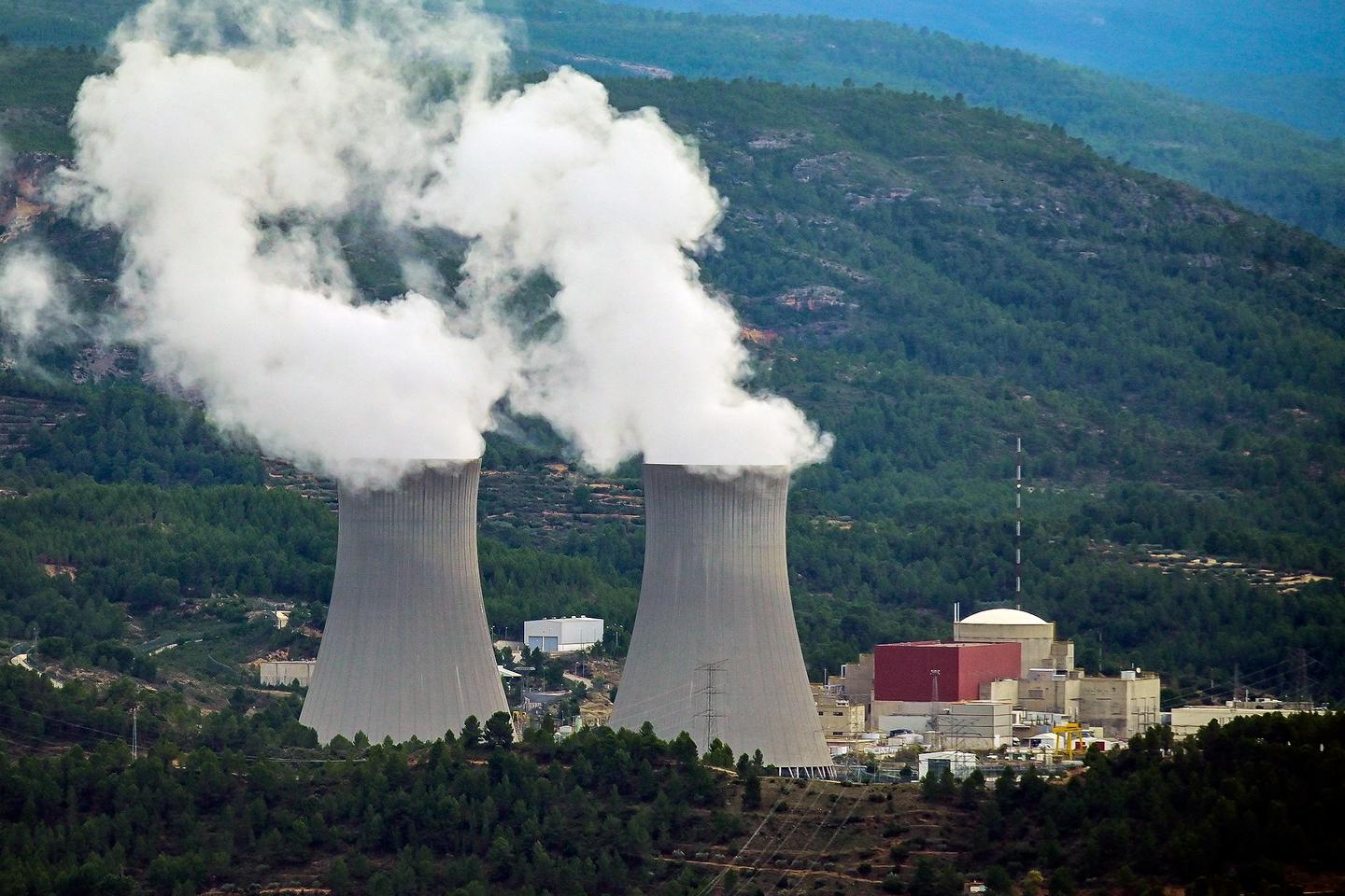 d&eacute;couvrez les enjeux et les implications de l'accord sur l'&eacute;nergie nucl&eacute;aire, un sujet crucial pour l'avenir &eacute;nerg&eacute;tique mondial. analyse approfondie des accords internationaux, des perspectives de coop&eacute;ration entre nations et des impacts sur la transition &eacute;nerg&eacute;tique.