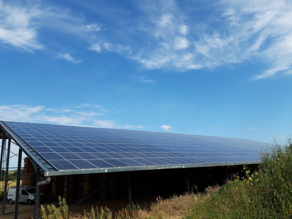découvrez les différentes aides disponibles pour l'installation de panneaux solaires en france. profitez de subventions, crédits d'impôt et autres dispositifs pour réduire vos coûts et optimiser votre transition énergétique.