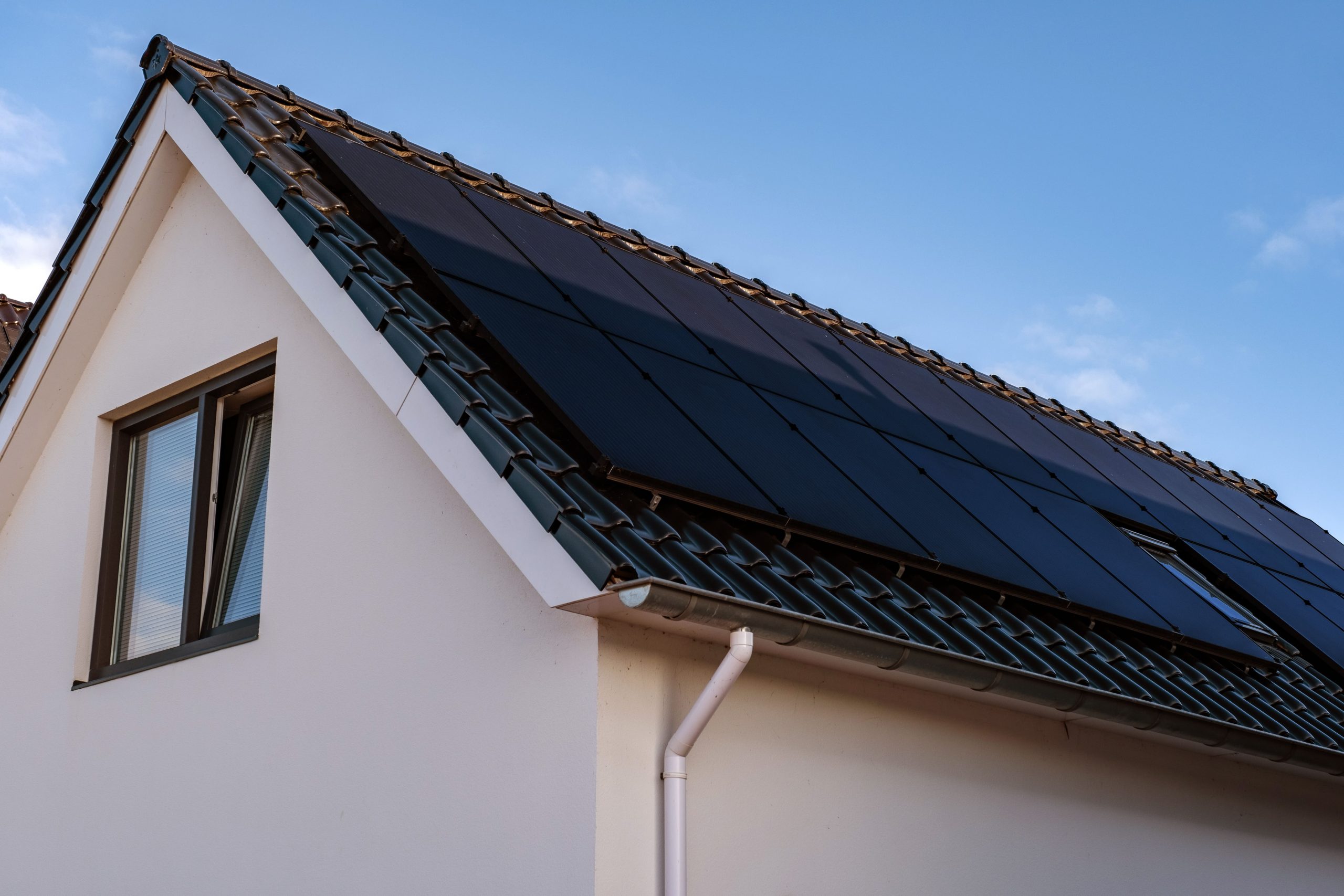 découvrez les aides et subventions disponibles pour l'installation de panneaux solaires en 2025. optimisez votre investissement tout en contribuant à la transition énergétique grâce à des solutions financières adaptées.