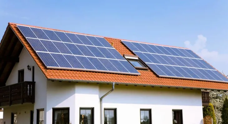 découvrez les nouvelles aides et subventions pour l'installation de panneaux solaires en 2025. profitez des réductions fiscales et des aides financières disponibles pour optimiser votre transition énergétique et réduire vos factures d'électricité.
