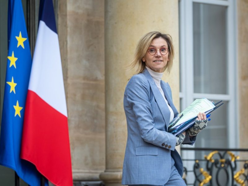 découvrez les attentes du gouvernement en matière de transition énergétique, ses objectifs ambitieux et les mesures mises en place pour favoriser une société plus durable et résiliente face aux défis climatiques.