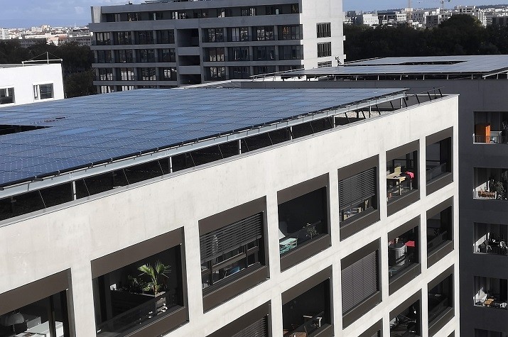découvrez comment l'autoconsommation en copropriété peut révolutionner votre gestion énergétique. apprenez les avantages, les étapes à suivre et les solutions adaptées pour optimiser votre consommation d'électricité tout en favorisant la transition énergétique au sein de votre immeuble.