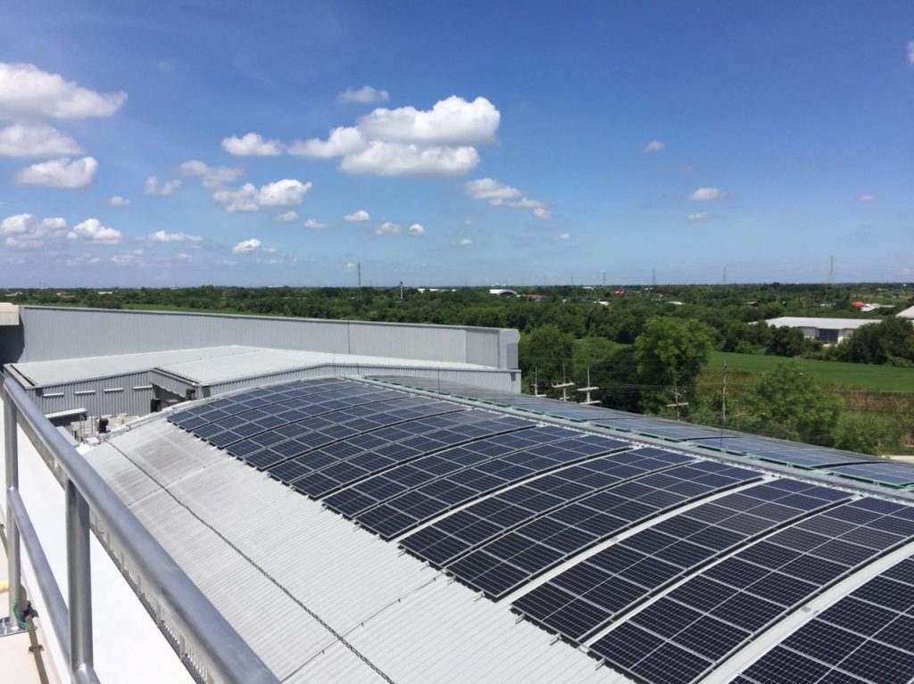 découvrez comment l'autoconsommation solaire peut réduire vos factures d'énergie et vous rendre plus indépendant grâce à une production d'électricité renouvelable à partir de panneaux solaires. optimisez votre consommation et participez à la transition énergétique tout en préservant l'environnement.