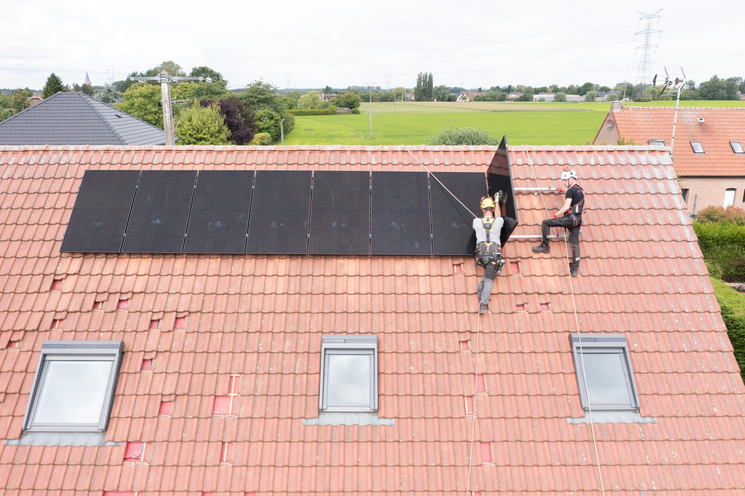 découvrez comment l'autoconsommation solaire transforme les maisons anciennes en garantissant une énergie propre et économique. optimisez votre consommation d'énergie tout en préservant le charme de votre patrimoine.