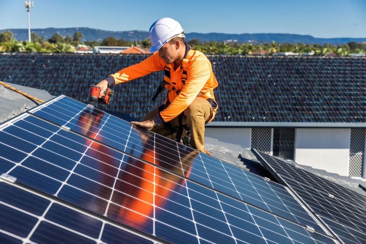 découvrez les nombreux avantages des panneaux solaires en 2025 : énergies renouvelables, économies sur vos factures d'électricité, impact positif sur l'environnement et aides gouvernementales attractives. transformez votre espace en un foyer durable et économiquement avantageux dès aujourd'hui.