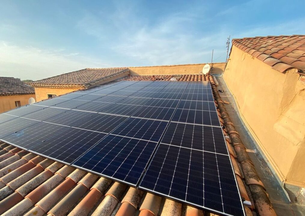 découvrez notre guide complet sur les avis des comparateurs de panneaux solaires. comparez les meilleures options du marché, évaluez les performances et les prix pour choisir le système solaire qui répond le mieux à vos besoins. faites un choix éclairé pour un avenir plus durable.