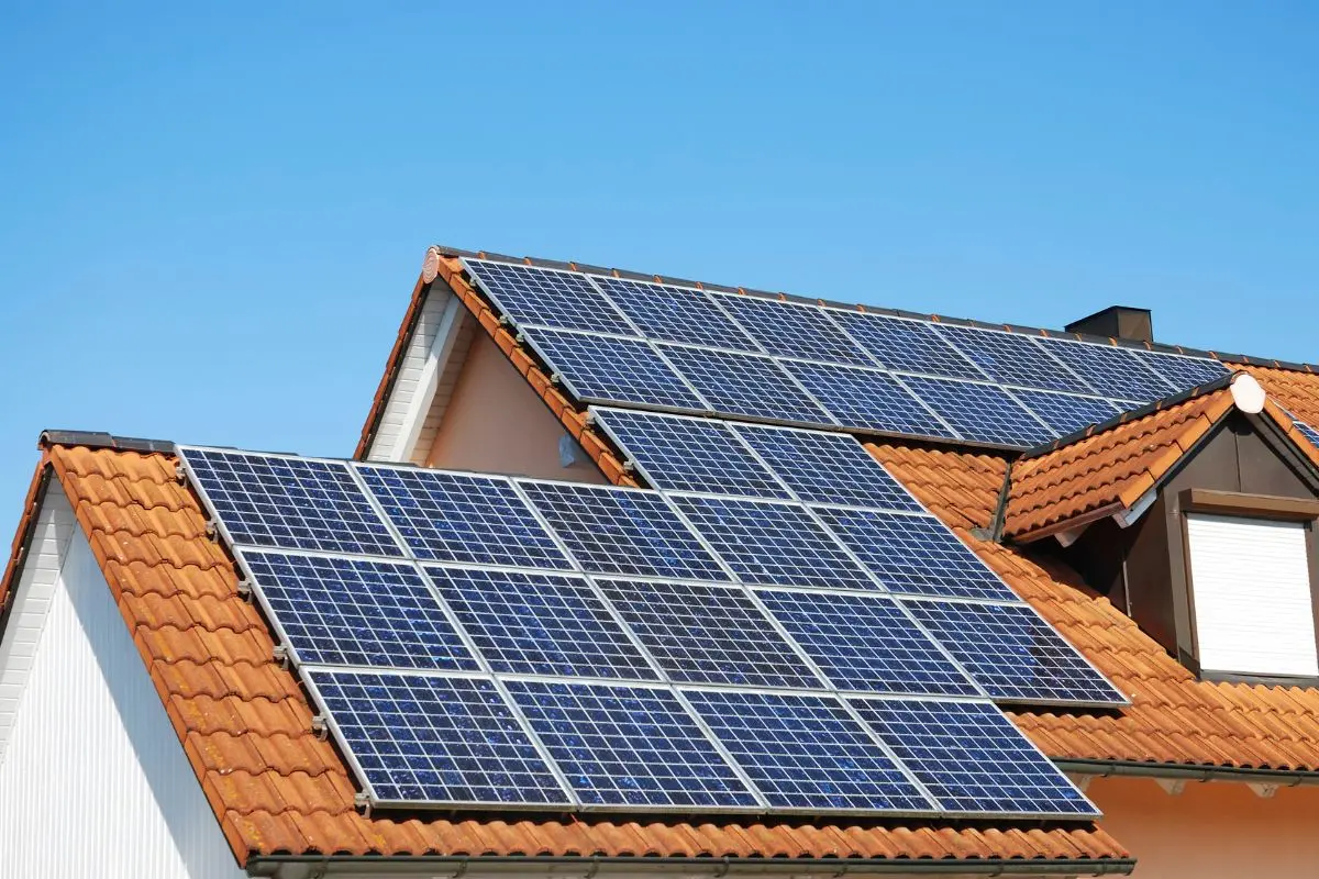 découvrez les prévisions et tendances du budget pour l'installation de panneaux solaires en 2024. informez-vous sur les aides financières, les subventions disponibles et les meilleures pratiques pour optimiser votre investissement en énergie solaire cette année.