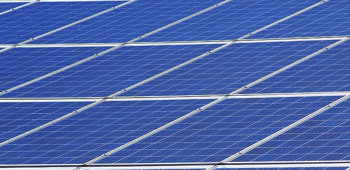 découvrez les caractéristiques essentielles des comparateurs de panneaux solaires pour faire le meilleur choix. comparez les performances, les prix et les certifications des différents modèles afin de trouver la solution énergétique idéale pour votre maison.