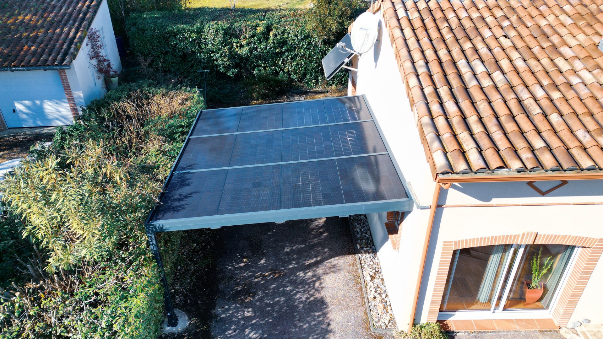 d&eacute;couvrez le carport solaire 2025, une solution innovante alliant efficacit&eacute; &eacute;nerg&eacute;tique et protection de votre v&eacute;hicule. avec son design moderne et sa technologie de panneaux solaires int&eacute;gr&eacute;s, il vous permet de produire votre propre &eacute;lectricit&eacute; tout en pr&eacute;servant votre voiture des intemp&eacute;ries. investissez dans un avenir durable et &eacute;conomisez sur vos factures d'&eacute;nergie.
