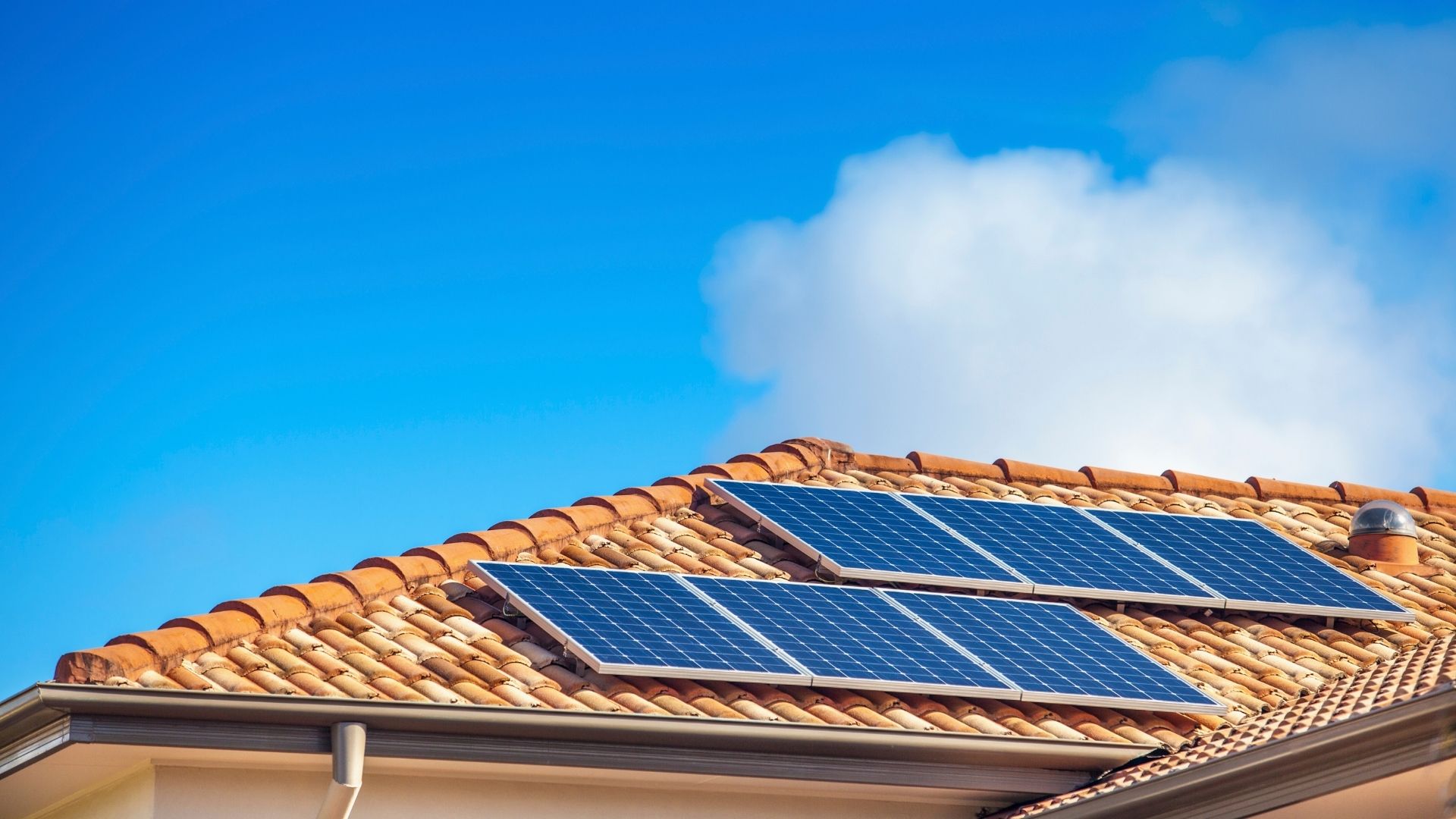découvrez comment choisir les panneaux solaires adaptés à vos besoins énergétiques. comparez les différents types, marques et prix pour optimiser votre investissement tout en respectant l'environnement.
