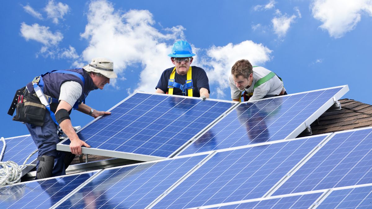 d&eacute;couvrez comment choisir le meilleur installateur solaire pour votre projet. comparez les offres, v&eacute;rifiez les certifications et assurez-vous d'obtenir une installation de qualit&eacute; pour profiter pleinement de l'&eacute;nergie solaire.
