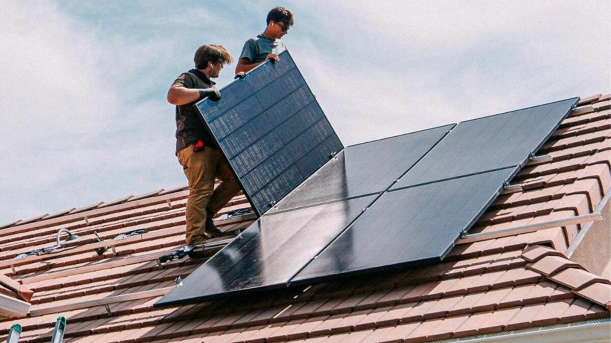 découvrez notre service de collecte de panneaux solaires en 2023. engagez-vous pour l'environnement en recyclant vos vieux panneaux solaires de manière éco-responsable. ensemble, participons à la transition énergétique!