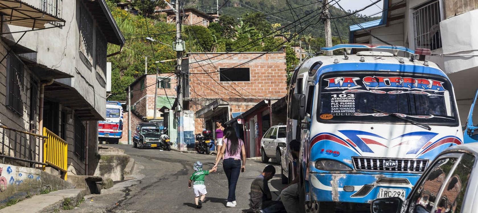 découvrez comment la colombie s'engage dans une transition énergétique ambitieuse, visant à réduire son empreinte carbone tout en exploitant son potentiel en énergies renouvelables. explorez les initiatives durables et les projets innovants qui façonnent l'avenir énergétique du pays.