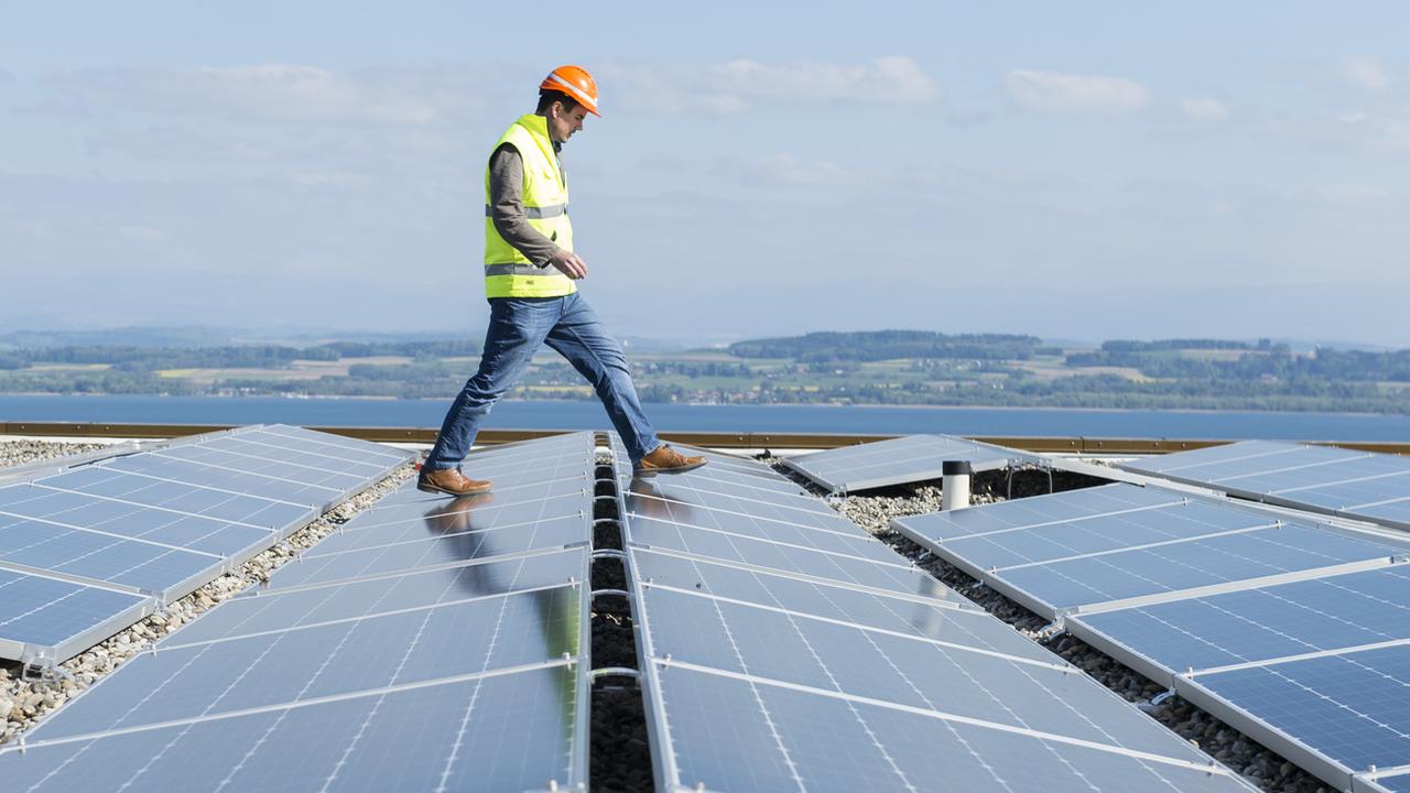 d&eacute;couvrez les meilleurs comparateurs de panneaux solaires pour faire le choix id&eacute;al selon vos besoins et votre budget. comparez les caract&eacute;ristiques, les prix et les avis des utilisateurs pour optimiser votre investissement &eacute;cologique.